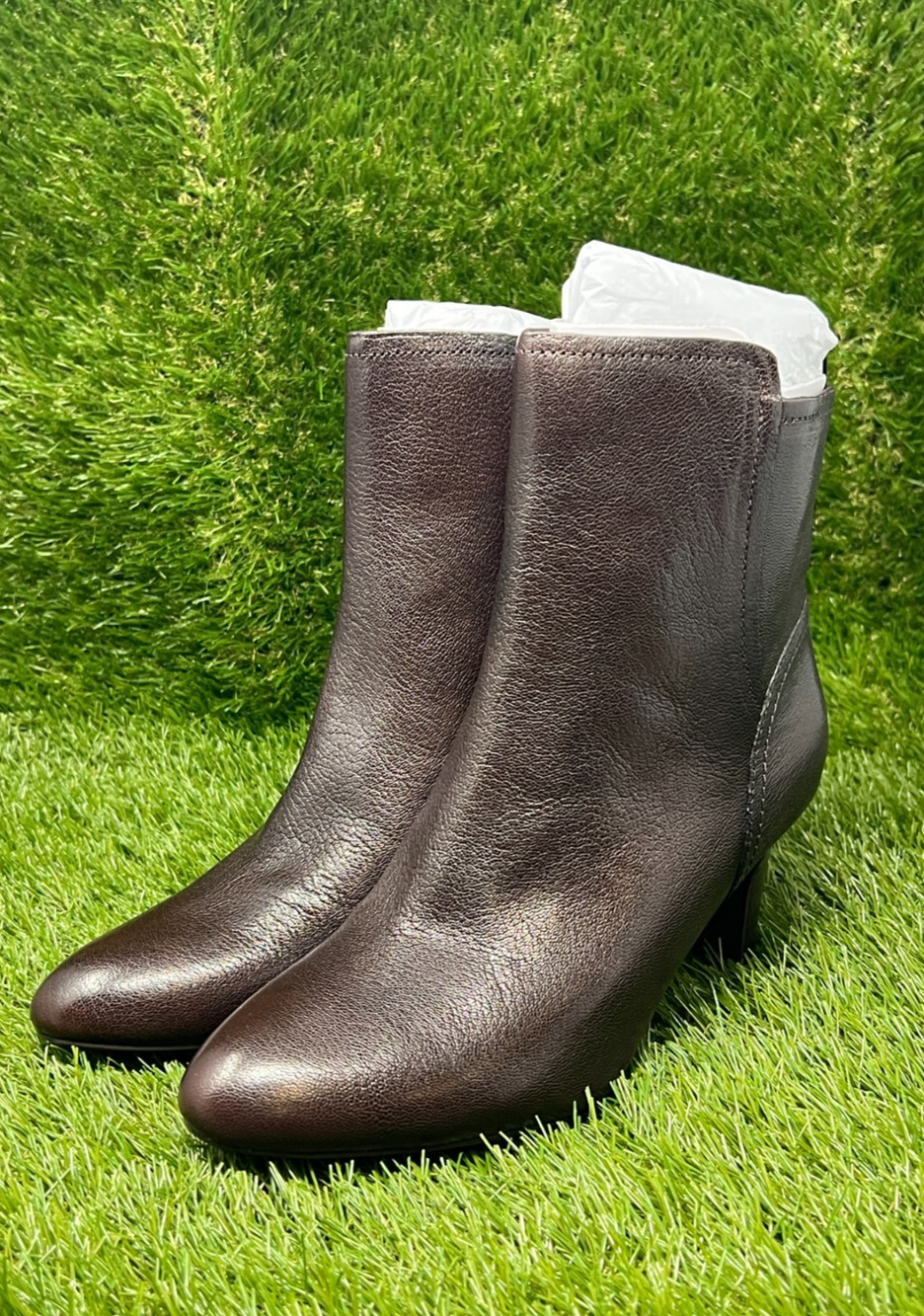 NWB Women's 8M Naturalizer Yoyo Roasted Almond Brown Ankle Boots